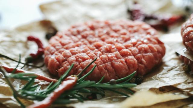 Искусственное мясо оказалось аллергенным: неожиданный вывод ученых