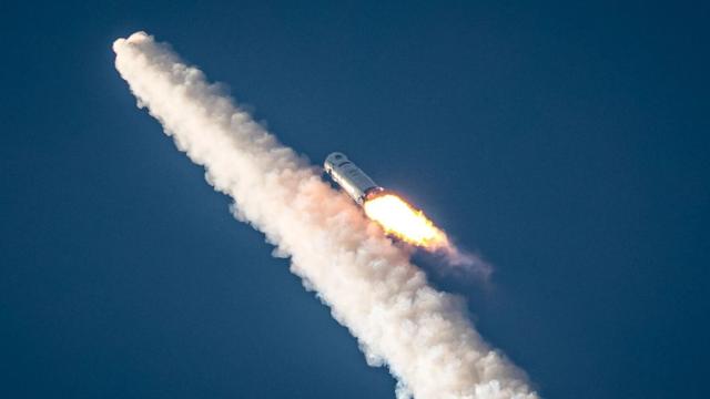 Китай испытал систему спасения своего нового лунного корабля и ракеты