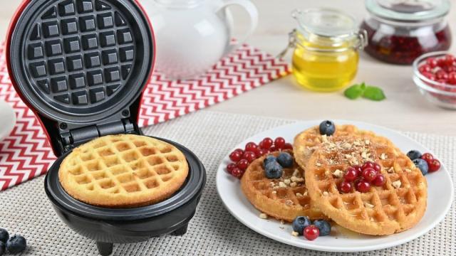 Красная вафельница на кухне: модный акцент 2026 года или визуальный шум