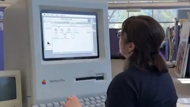 Музей истории компьютеров представил комично большой Apple Macintosh
