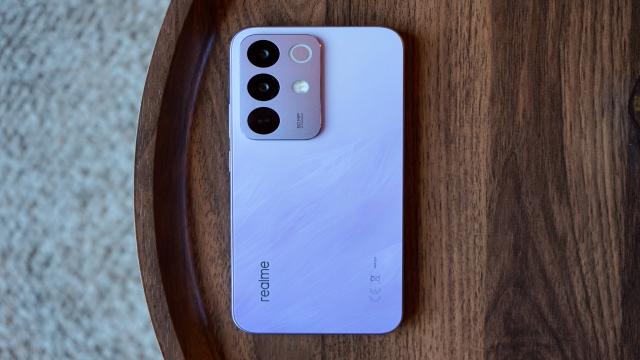 Обзор realme C85 Pro: защищенный смартфон с аккумулятором 7000 мАч может выглядеть прилично