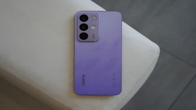 Первый взгляд на realme C85 Pro: защищенный-смартфон-повербанк?