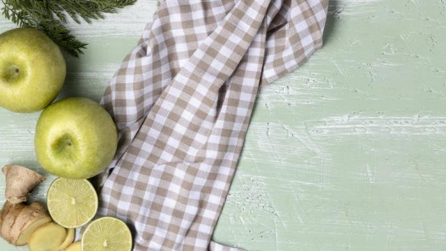 Почему старые кухонные полотенца сушат посуду лучше новых: объяснение ученых