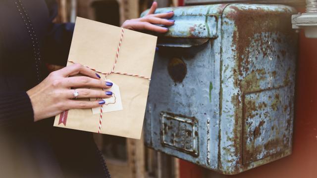 «Почта России» перестала справляться с доставкой посылок и писем