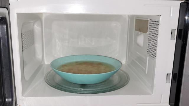 Правило «пончика»: как правильно разогревать еду в микроволновке