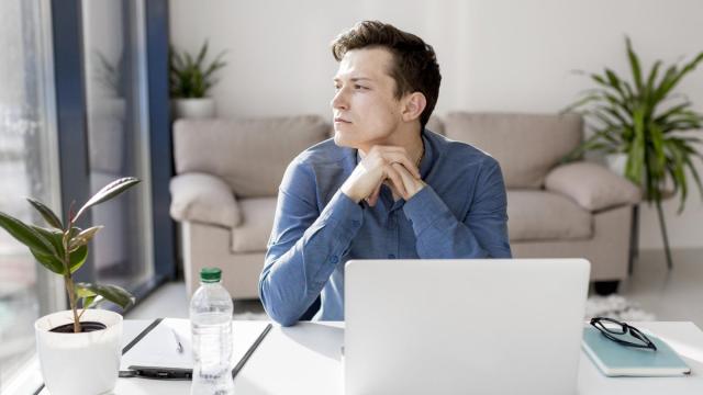 Работать вдвоем из дома опасно для отношений: доказано учеными