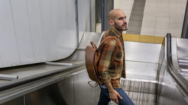 Россияне ломают голову над загадкой про эскалатор