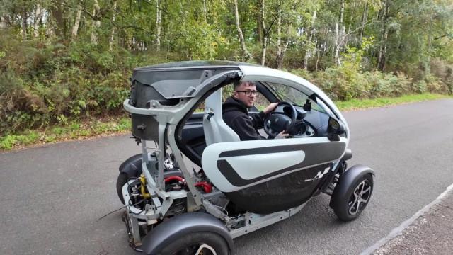 Тюнеры превратили скучный Renault Twizy в дрифтового монстра