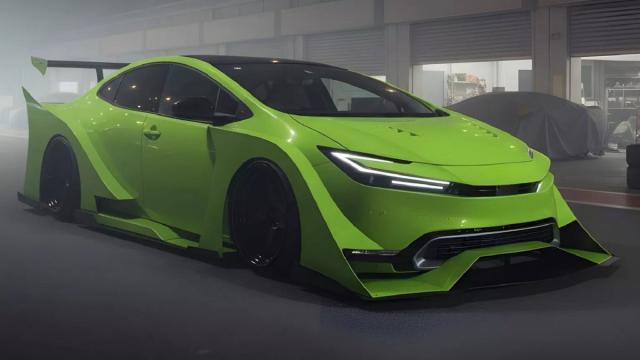 Японцы превратили обычный семейный Prius в аниме-кар