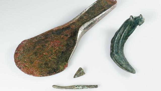 Археологи нашли редчайший бронзовый топор возрастом 3500 лет