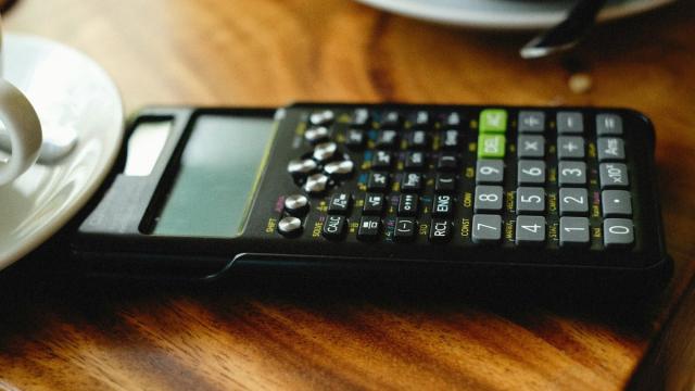 Большинство ошибается в этом простом школьном примере, а вы сможете решить его верно?