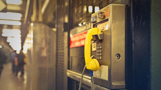В России вернут телефонные будки — теперь с интернетом