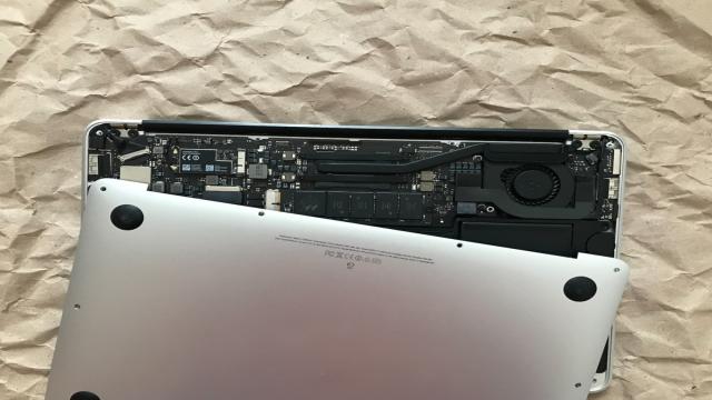 Захрипели динамики на старом Macbook Air или Macbook Pro? Вот подходящие для замены