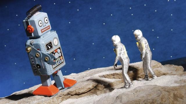 Луну предложили доверить роботам