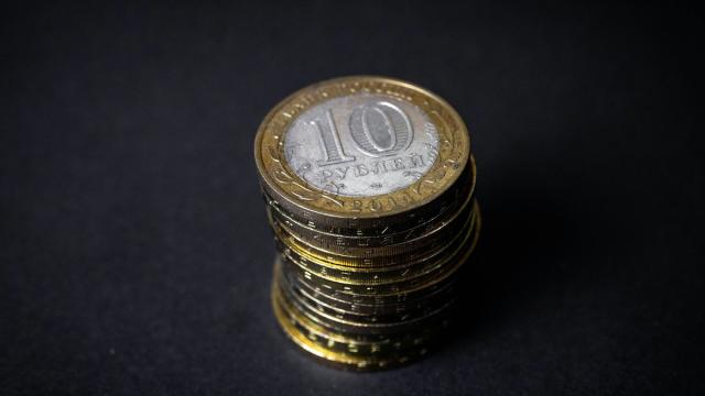 Откуда взялся лишний рубль? В соцсетях снова спорят из-за популярной головоломки