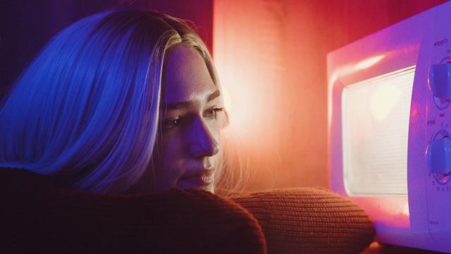 Почему нельзя находиться рядом с работающей микроволновкой