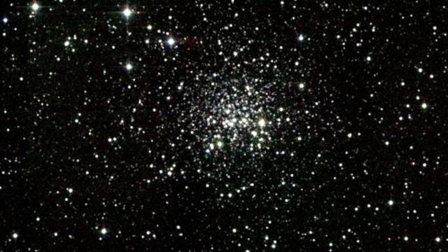 Телескоп «Хаббл» изучил популяцию двойных звезд в рассеянном звездном скоплении