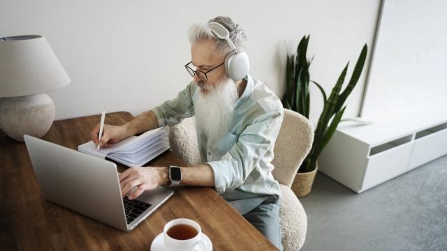 Учить иностранный язык никогда не поздно: доказано учеными