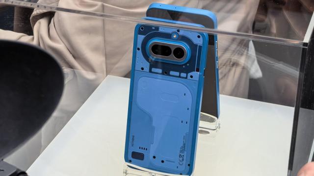 Nothing Phone (4a) показали вживую на MWC 2026