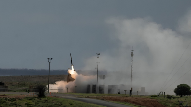 Австралия провела первое испытание собственной ракеты GMLRS
