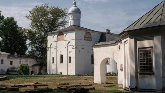 Археологи и физики-ядерщики изучили тысячелетний новгородский клад: что известно