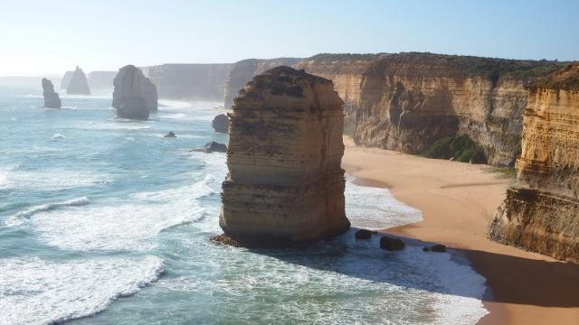 Как появился скальный комплекс «Двенадцать апостолов»: ответ геологов