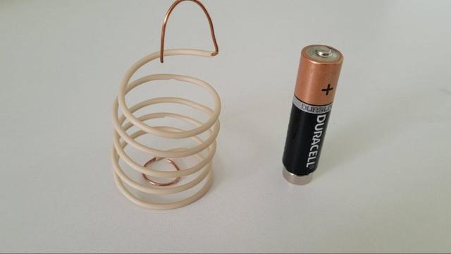 Как сделать моторчик из проволоки и батарейки