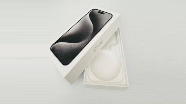 Найдено неожиданное и очень эффектное применение пустой коробке от смартфона