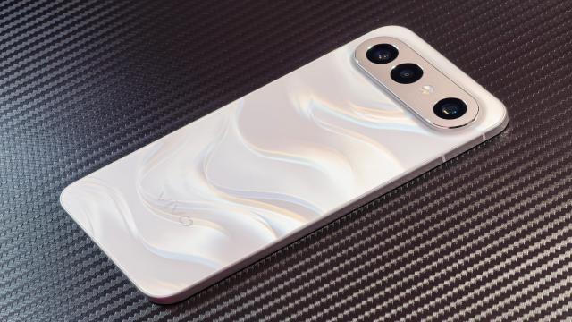 Отдохните от неудобных «лопат»: обзор компактного vivo X300 FE с рекордной батареей на 6500 мАч