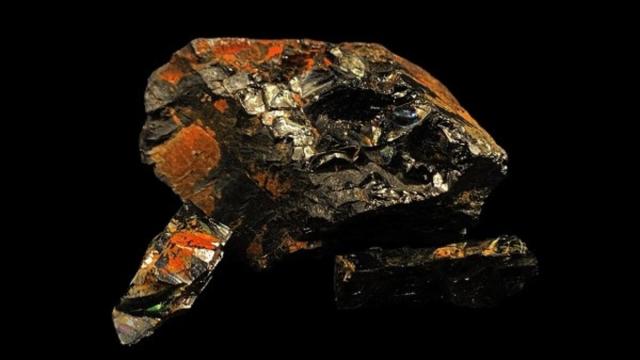 Родственник алмаза: российские геохимики предрекли большое будущее минералу шунгит