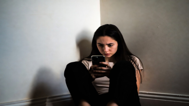 Российская школьница нашла «онлайн-работу мечты», а получила уголовку