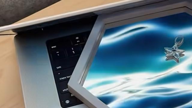 Хотите красиво фотографировать вещи? На помощь придёт экран ноутбука и зеркало