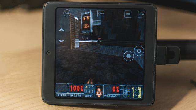 Энтузиаст разобрал терминал Сбера и запустил на нем DOOM