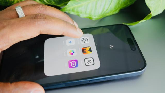 M**a расширила родительский контроль на ИИ-чат-бот — родители увидят темы бесед подростков за неделю