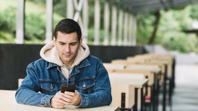 В Санкт-Петербурге уже два дня огромные проблемы с мобильным интернетом