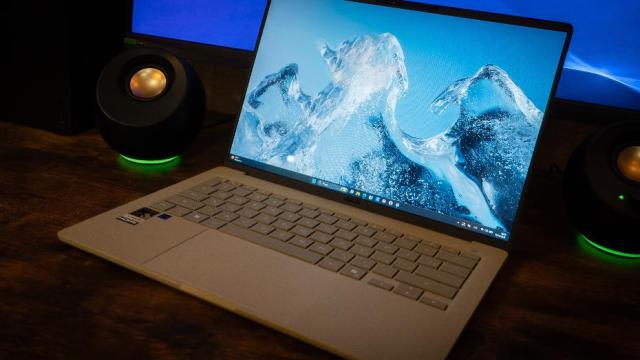 Обзор ASUS Zenbook A14: легкий и элегантный ноутбук на Snapdragon X2 Elite