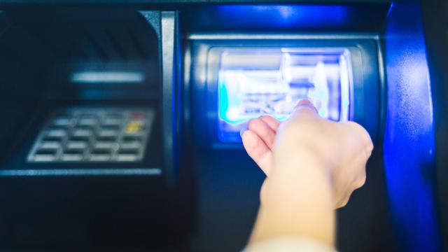 Центробанк ужесточил контроль за наличными