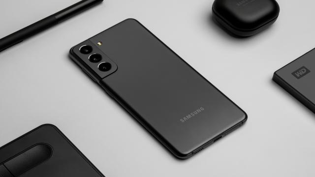 Samsung сжалилась над старым Galaxy и решила обновить его на One UI 8.5. Очень странно!