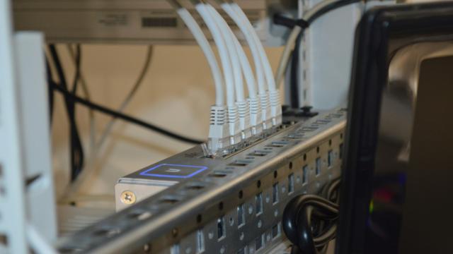 Wi-Fi по белым спискам: москвичи массово жалуются на сбой кабельного интернета