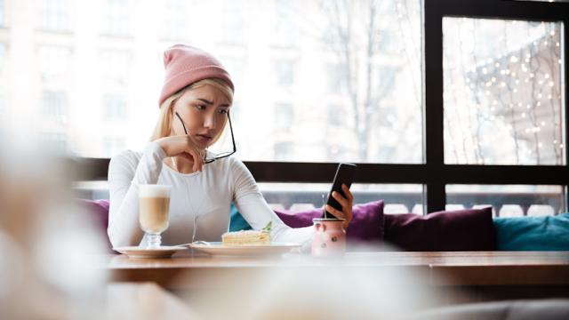 Закон принят: 20 банковских карт на человека, реестр IMEI и запрет на звонки из других стран