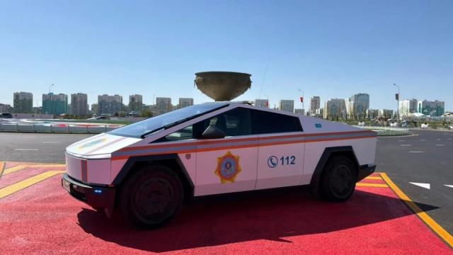 МЧС Казахстана получило спасательный Cybertruck за 18 млн рублей