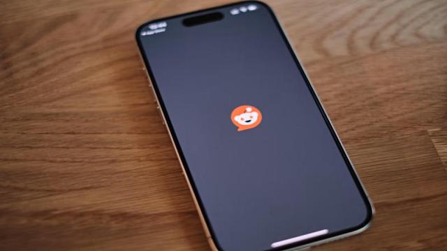 Reddit захлестнул спам с сомнительными медицинскими процедурами, который транслируется в ИИ-поиск Google