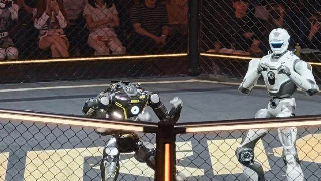 Гуманоид T800 снес голову роботу-сопернику на соревнованиях по ММА