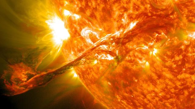 Космическая пыль стала ключом к разгадке давней тайны солнечной короны