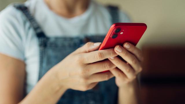 Не работает, но дорожает: в России снова растут цены на мобильную связь