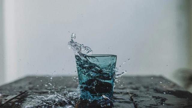Новый материал получает воду из сухого воздуха