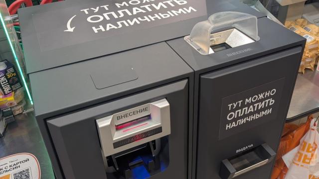 «Перекресток» разрешил расплачиваться наличными на кассах самообслуживания