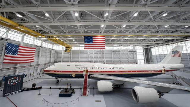 Трамп совершил первый полет на новом Air Force One