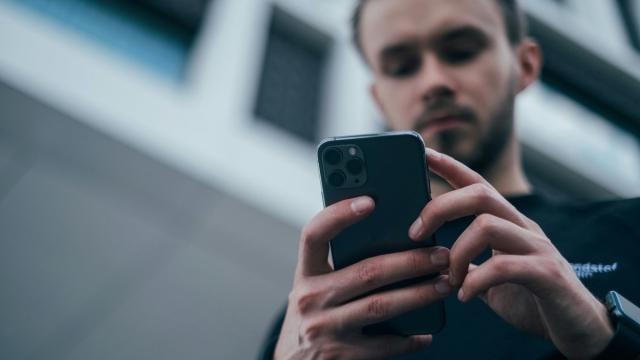 Цифровое «гниение мозга» запускает цепь психологических проблем