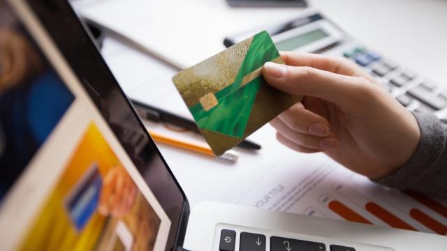 Владельцев карт Visa и Mastercard предупредили о проблемах с онлайн-оплатой в России
